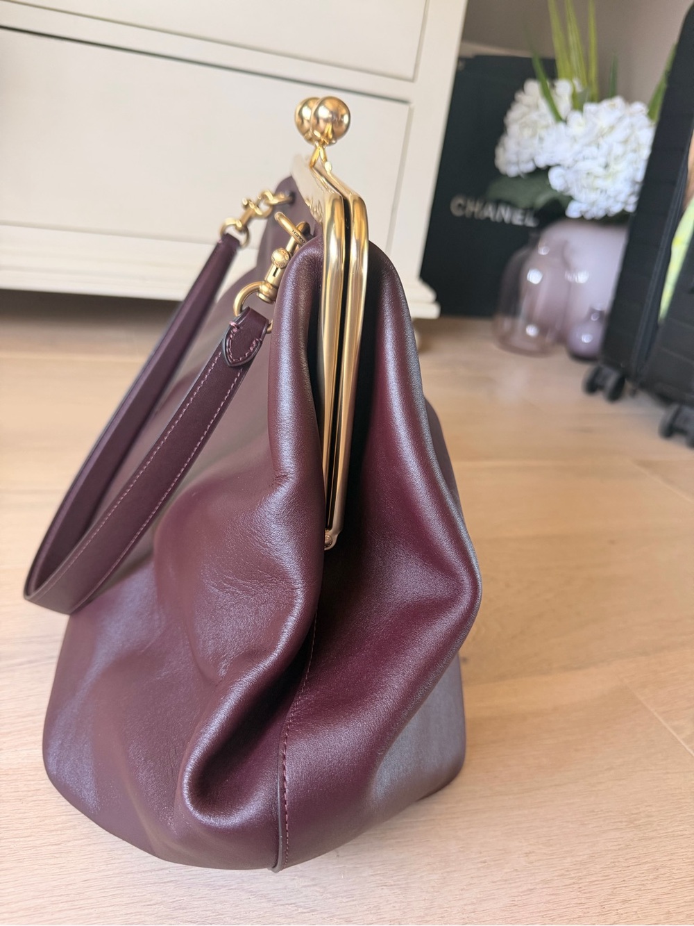 Large Coach Kiss-Lock Frame Clutch in Deep Burgundy with Gold Hardware - Picture 3 of 8